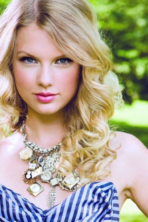 Taylor Swift Wallpaper | WhatsPaper