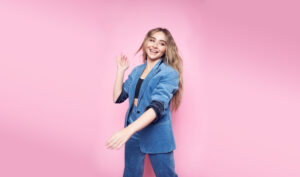 Desktop Sabrina Carpenter Wallpaper