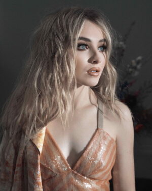 Sabrina Carpenter Background 