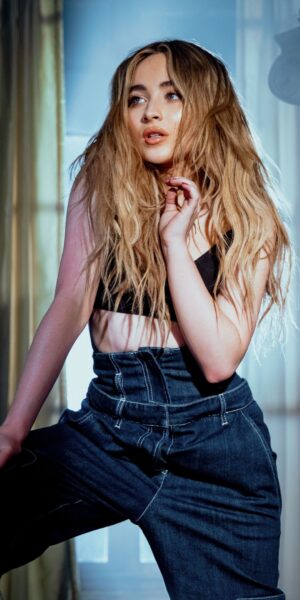 Sabrina Carpenter Wallpaper